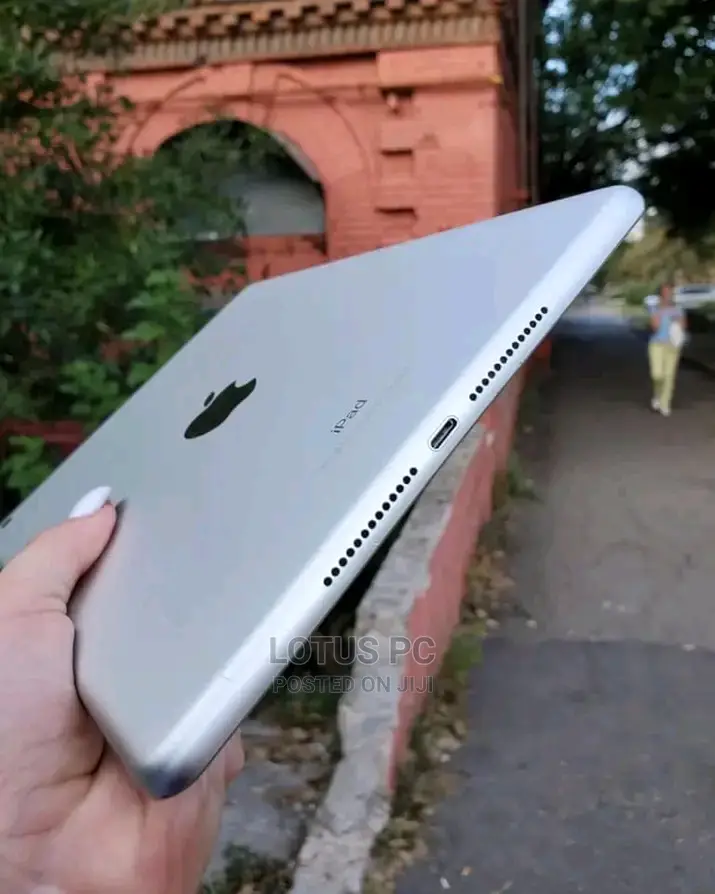 New Apple iPad Air 64 GB White