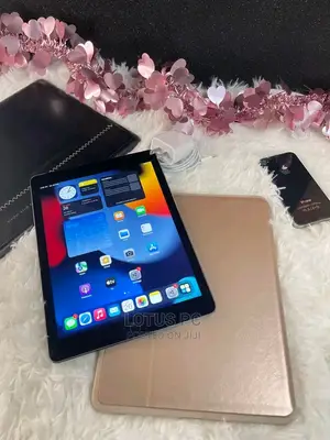 Apple iPad Wi-Fi 32 GB Gray