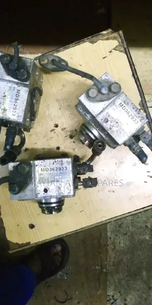 Engine Pressure Pump Mitsubishi Cedia.