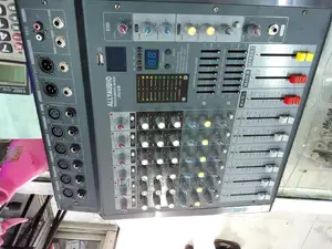 Powered Mixer 606ch.