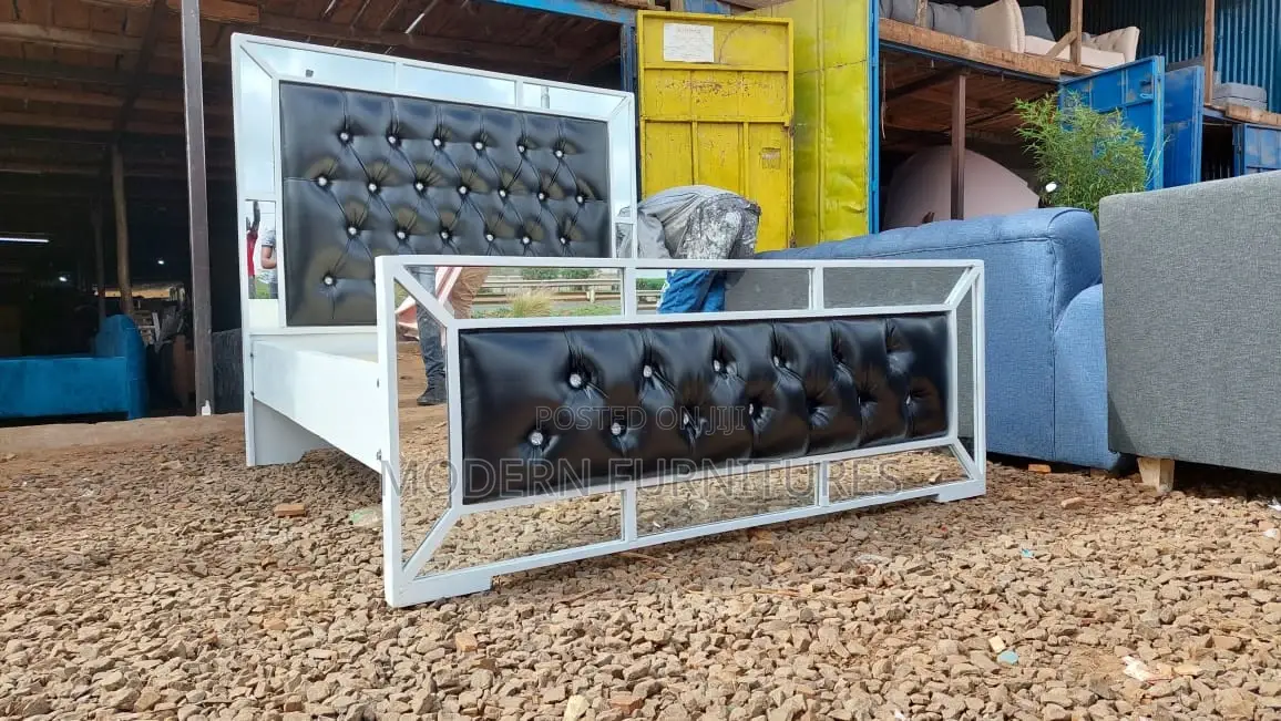 5/6 Mirrored Bed
