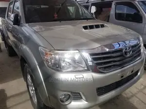 2015 Toyota Hilux SR 4x4 Silver - Used Off-Road Truck