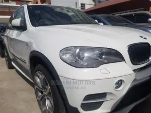 Luxury SUV: BMW X5 2015 in Pearl - Experience Elegance on Wheels!