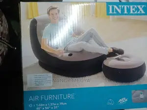 Inflatable Seat With Free Pump