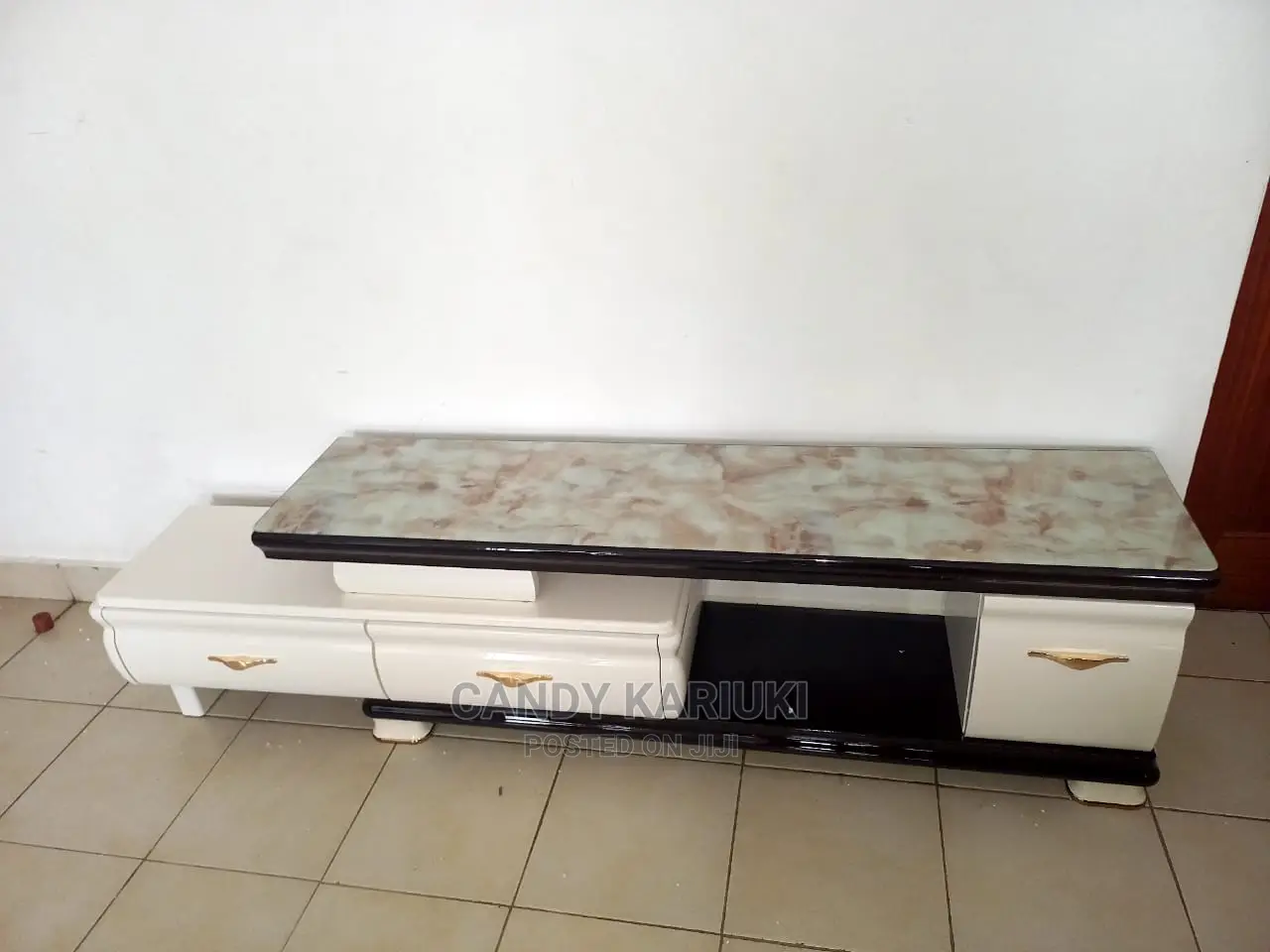 Extendable TV Stand