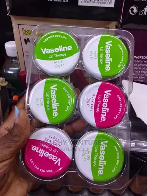 Aloe Vera Lip Therapy ( Vaseline)