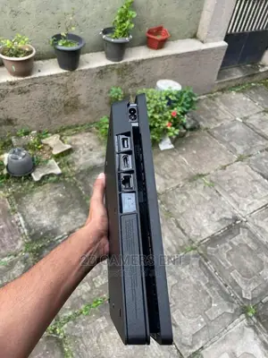 Chipped,10 Games , Slim Ps4
