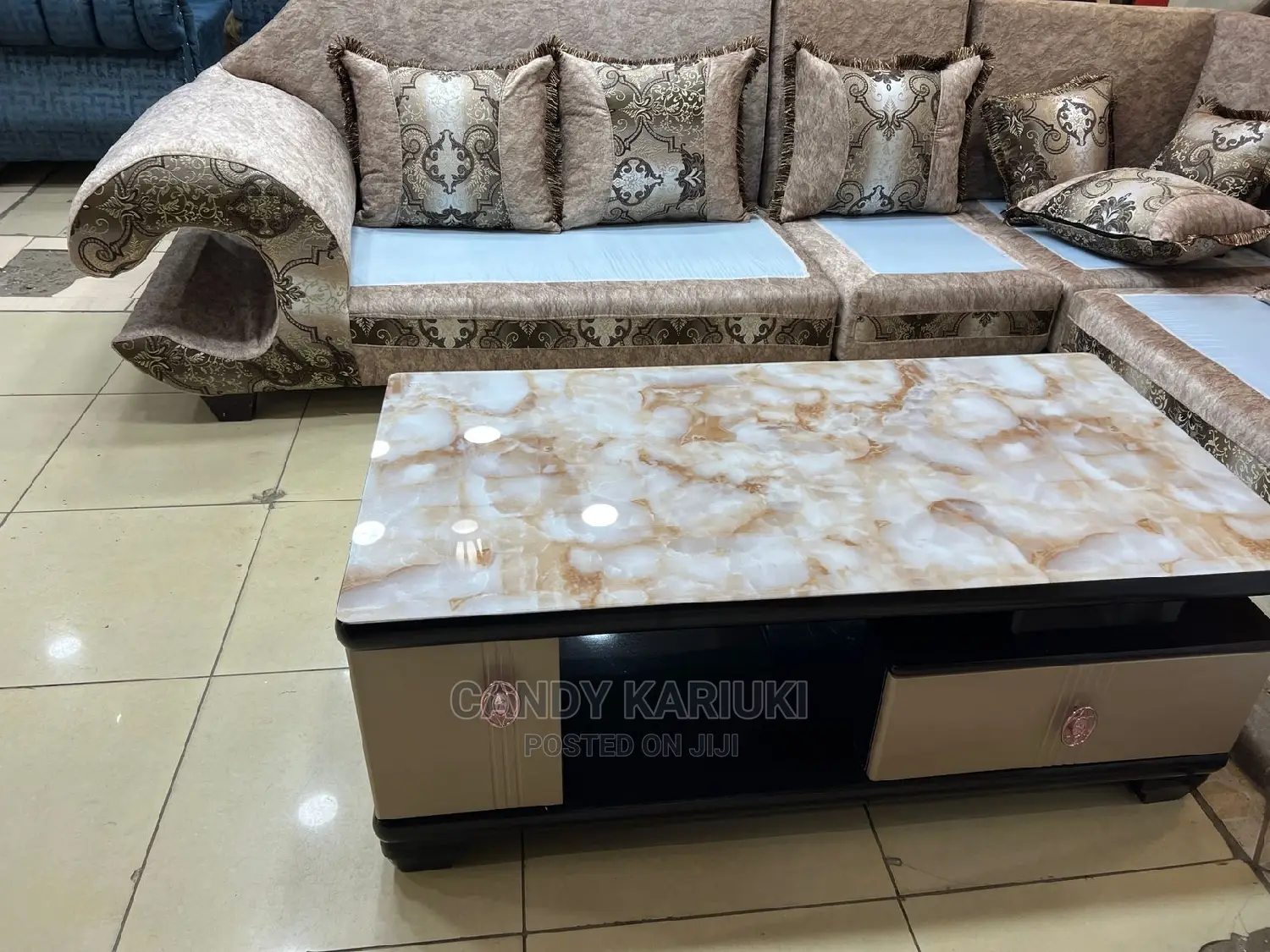 Coffee Table With Spacious Drawers