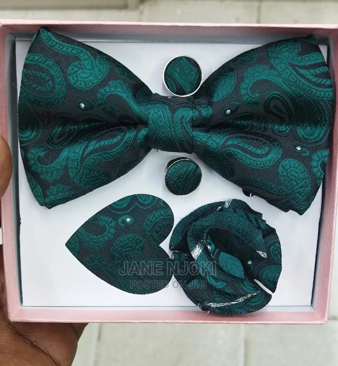 Emerald Bowtie