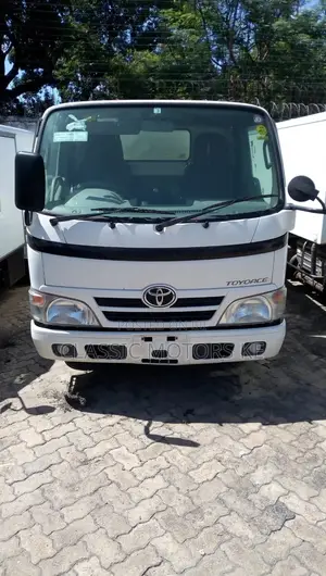 Toyota Dyna 2500cc Petrol Manual