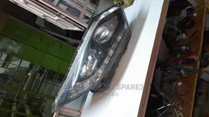 Honda Vezel Head Light