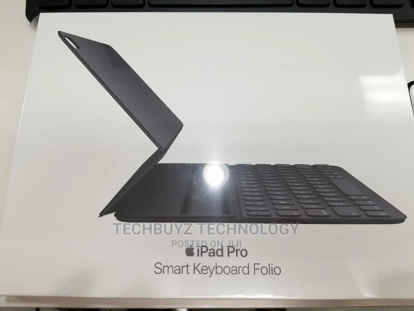 Smart Keyboard Folio for iPad 11