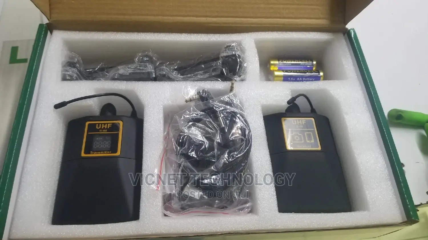 Single Wireless UHF Lavalier Microphone