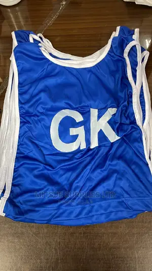 A Set Of 7 Netball Bibs Marked-red Blue