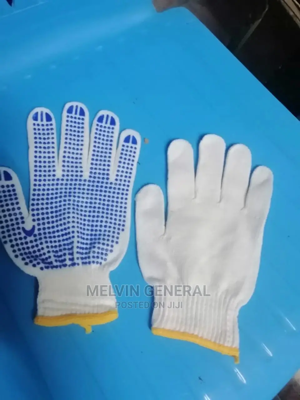 Short Woolen Gloves.