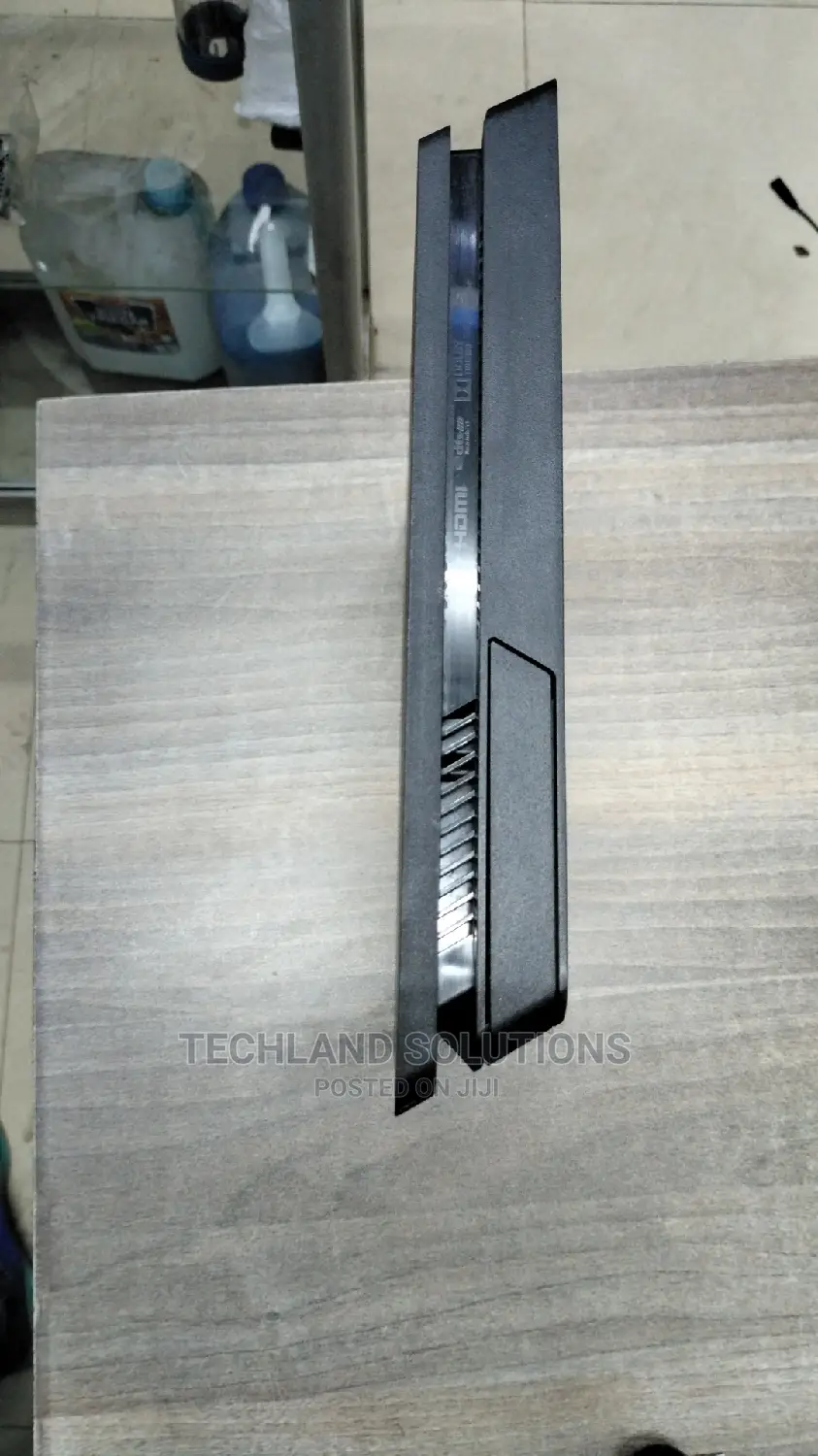 Playstation 4 Slim !!