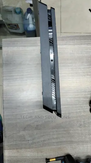 Playstation 4 Slim !!