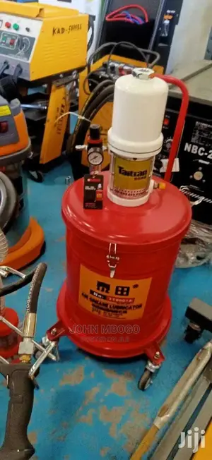 Pneumatic Grease Bucket