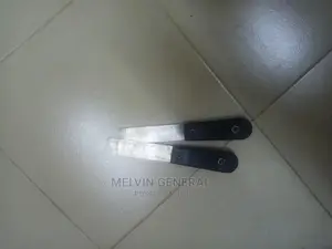 Plastic Scrapper 1"