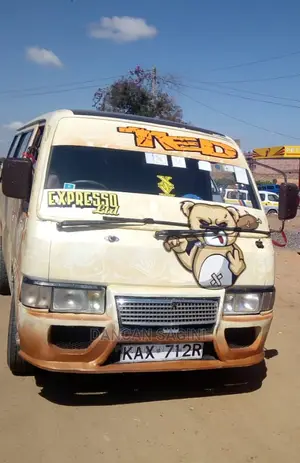 Nissan Caravan (Urvan) 2002 Beige