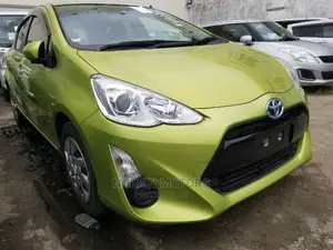 Toyota Aqua 2015 Yellow