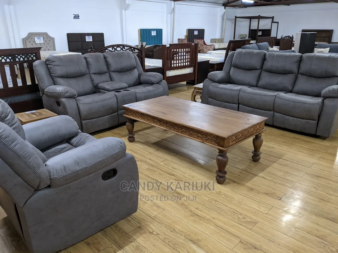 Spacious 6 Seater Recliner Sofa Set