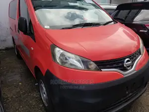 Nissan NV200 SV 2015 Orange