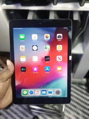 Apple iPad Air 32 GB Gray