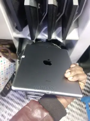Apple iPad Air 32 GB Gray
