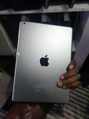 Apple iPad Air 32 GB Gray