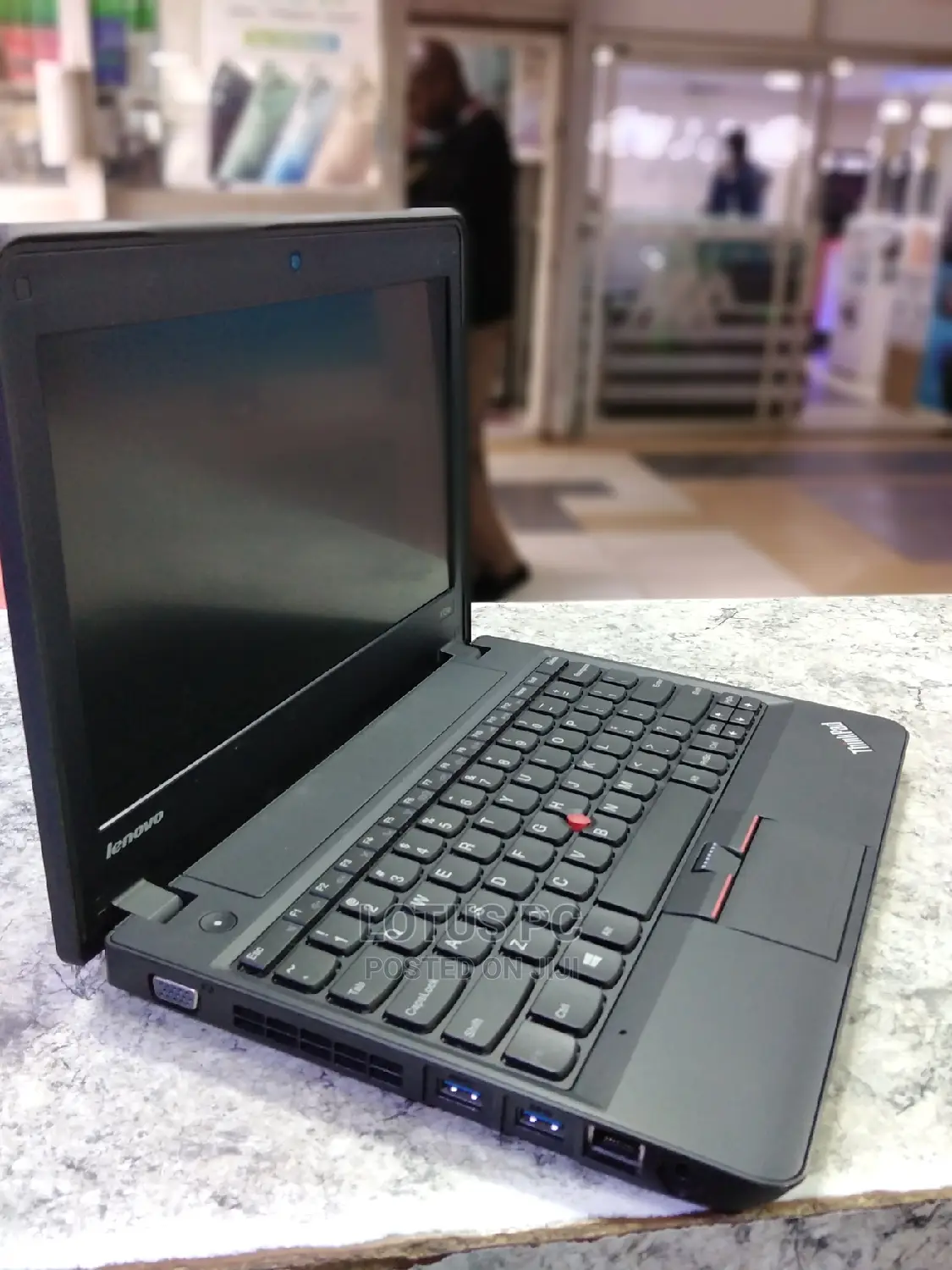 Laptop Lenovo ThinkPad X131e 4GB Intel Celeron HDD 320GB
