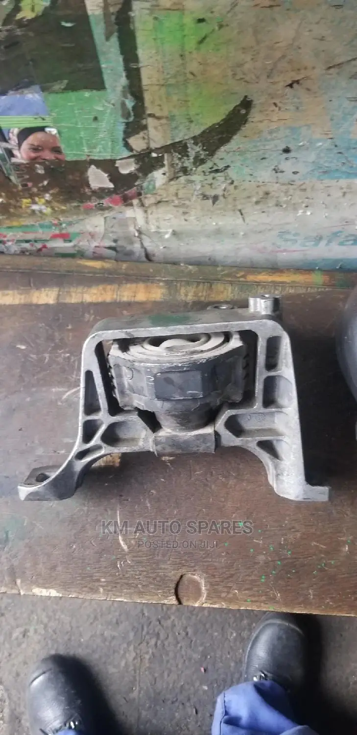 Mazda Axela Engine Mount.