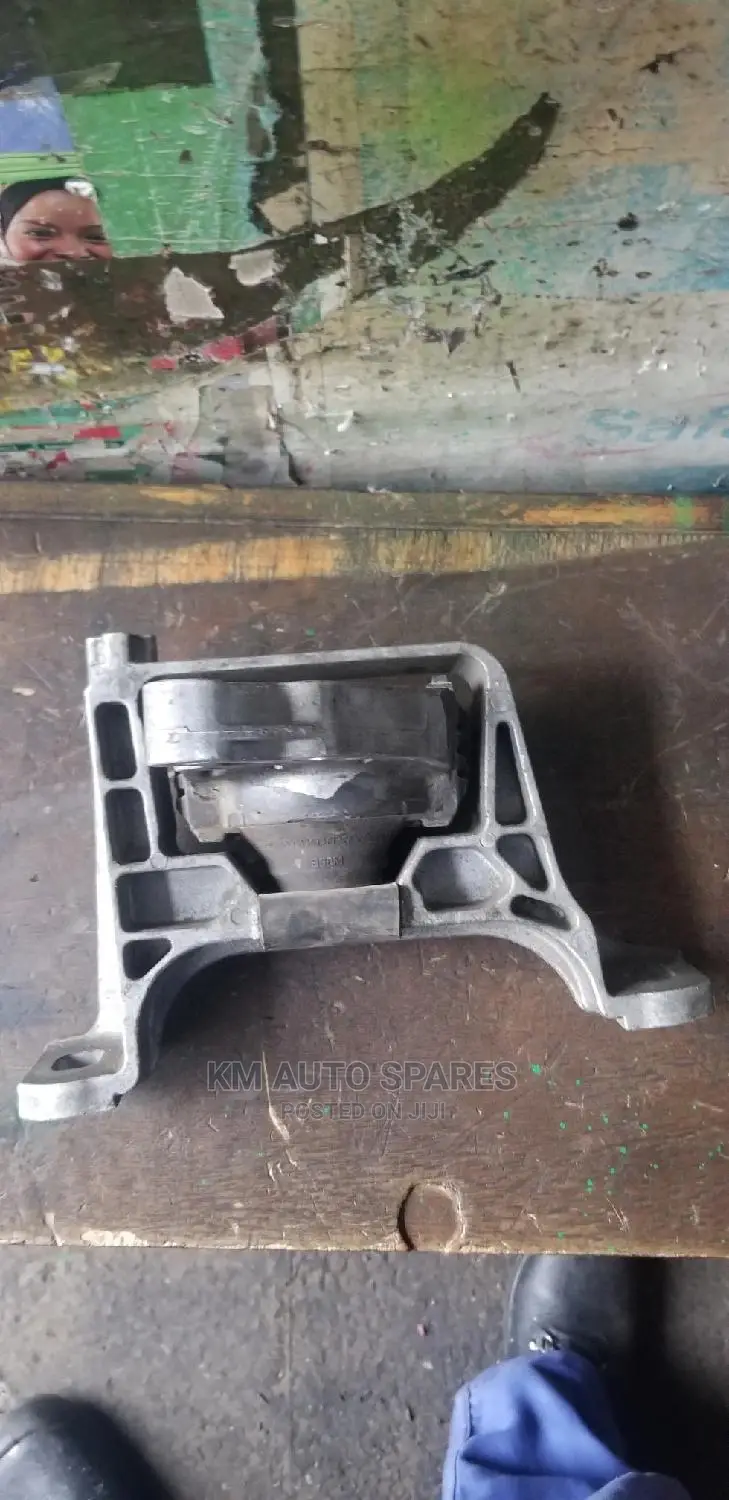 Mazda Axela Engine Mount.
