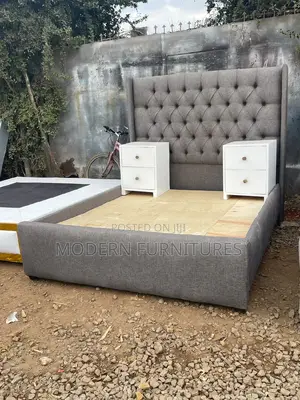5/6 Bed and 2 Side Drawers
