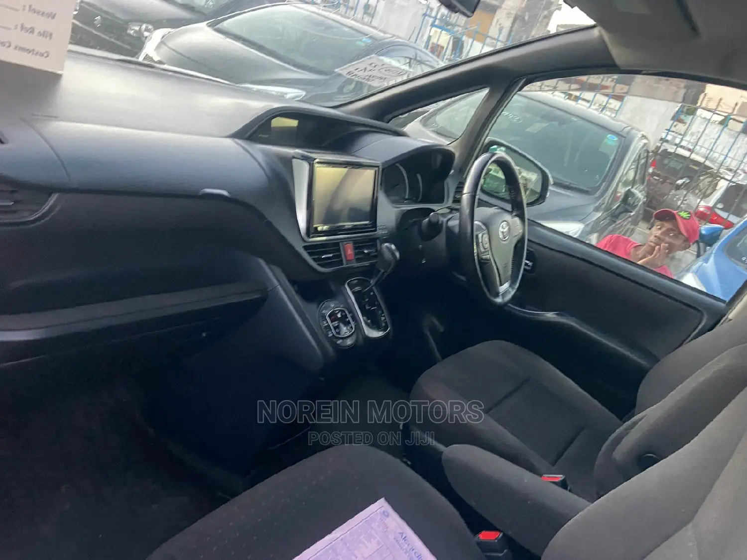 Toyota Voxy 2015 Silver