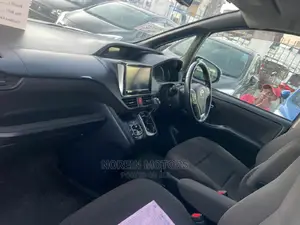 Toyota Voxy 2015 Silver