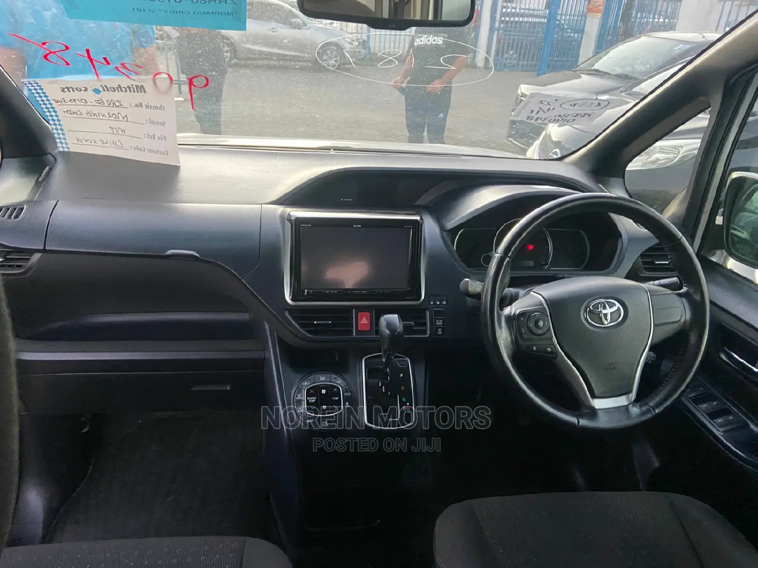Toyota Voxy 2015 Silver