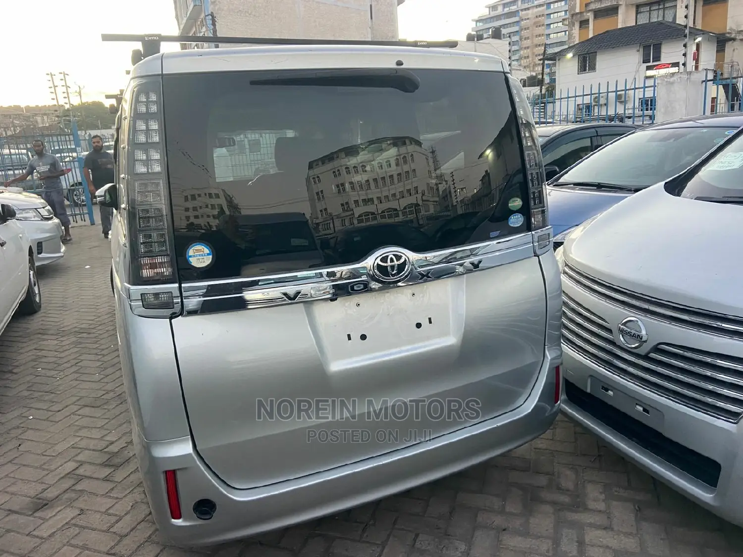 Toyota Voxy 2015 Silver