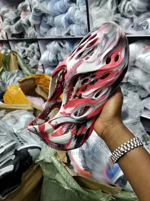 Yeezy Foams Runners