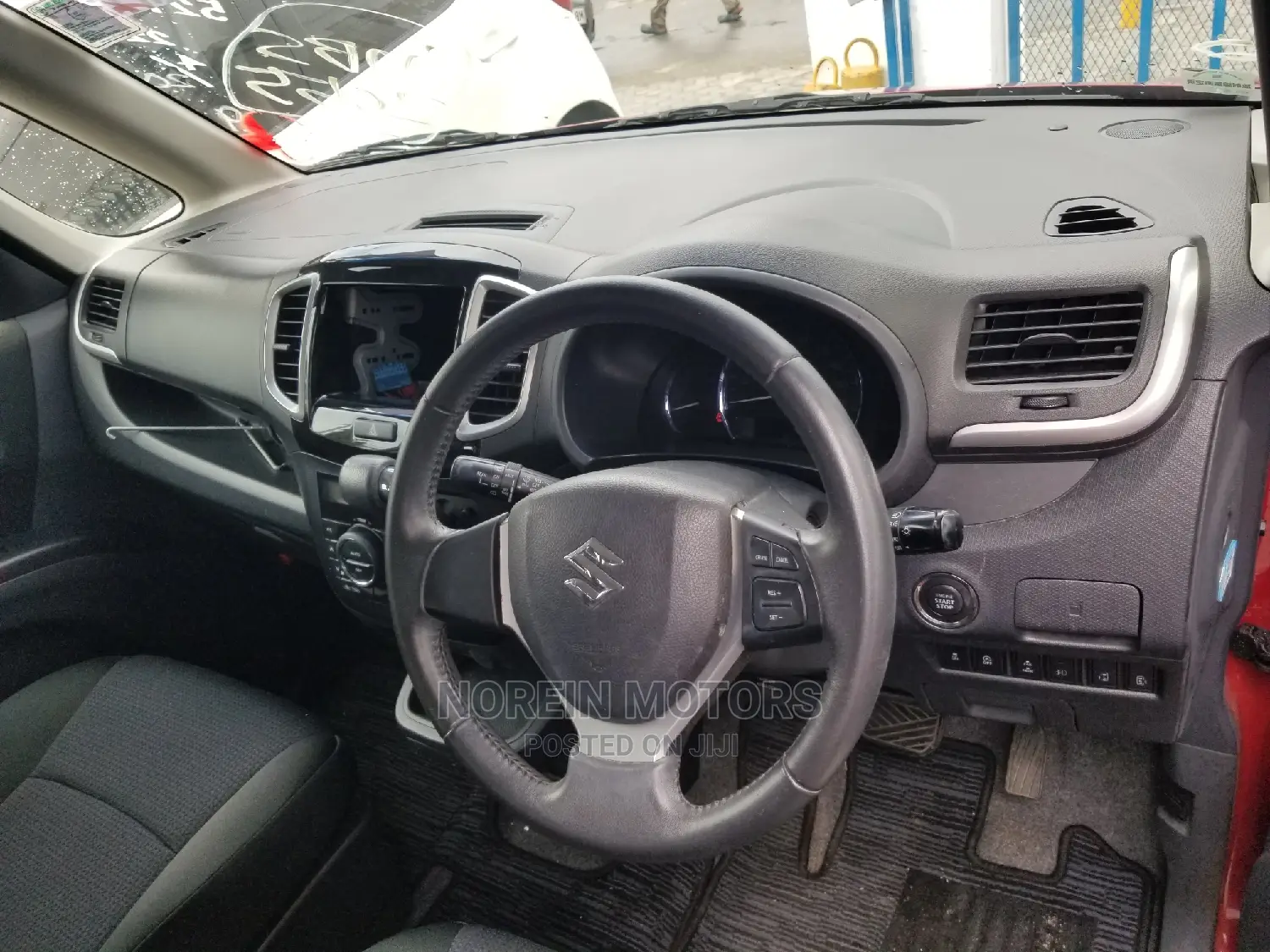 Suzuki Solio 2015 Red