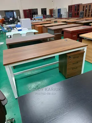 1.6m Office Desk With Movable Drawer