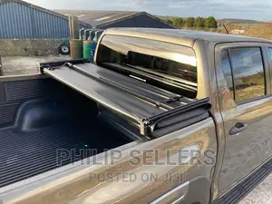 Duper Hilux Soft Tri-Fold Back Cover