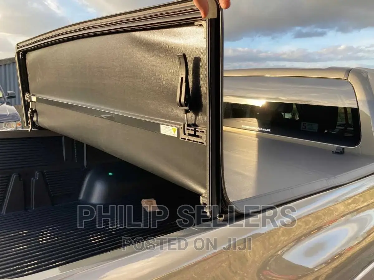 Duper Hilux Soft Tri-Fold Back Cover