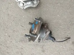 Rear Hub Toyota Ist Old Model
