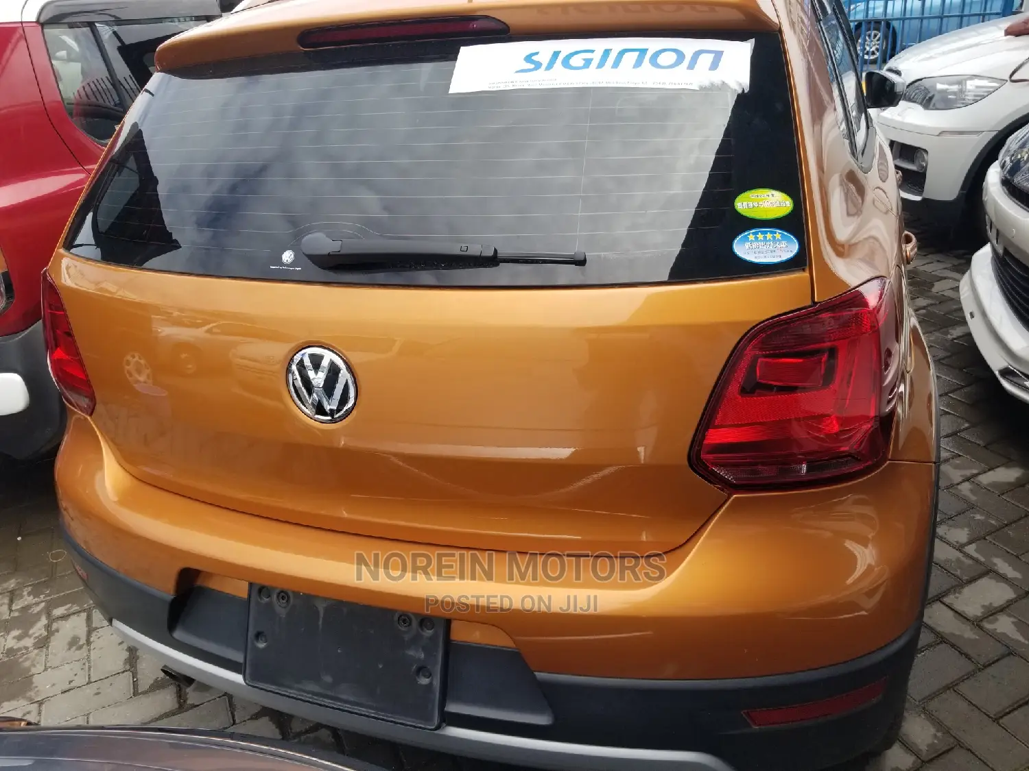 Volkswagen Polo 2015 Orange
