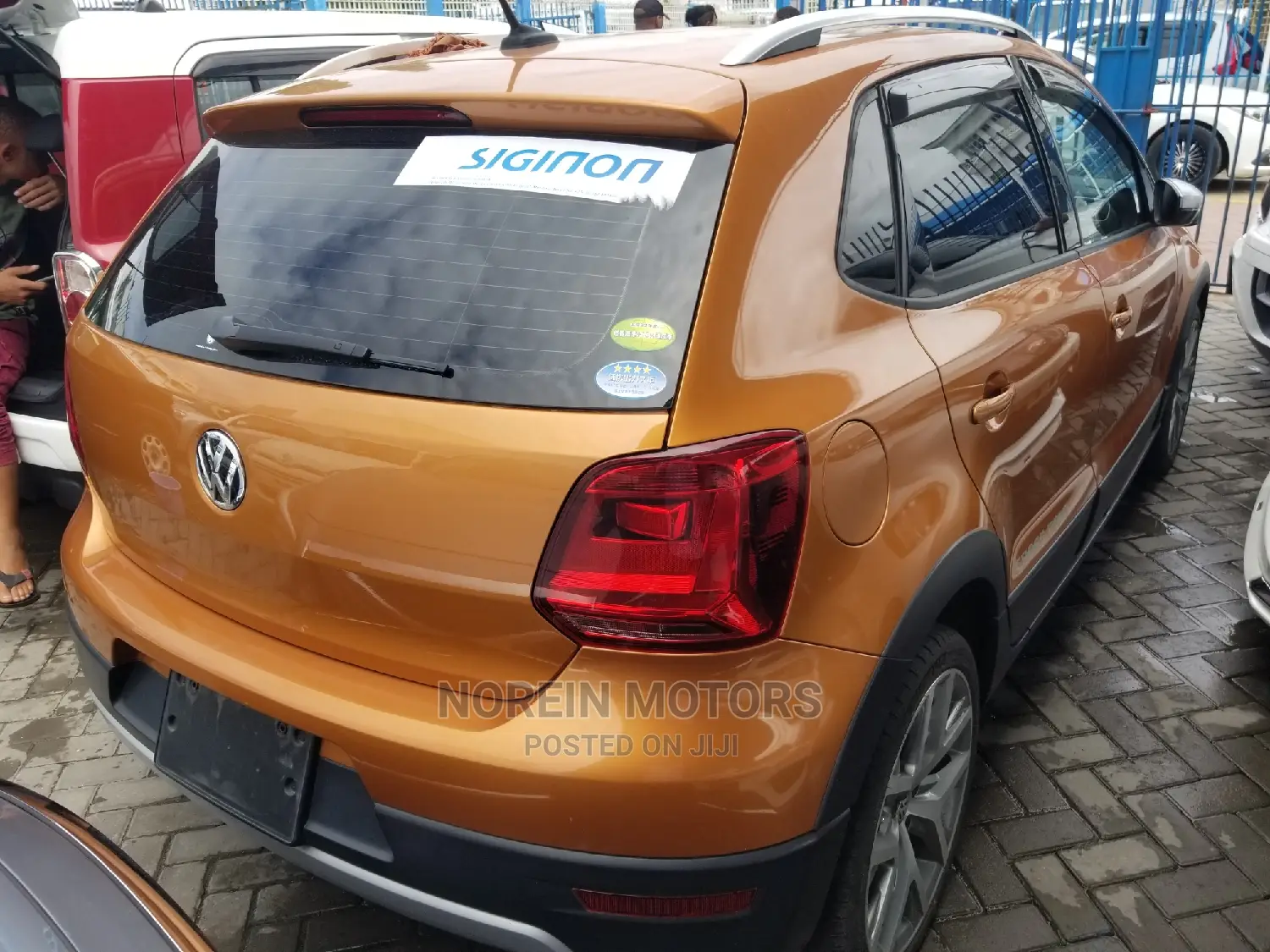 Volkswagen Polo 2015 Orange