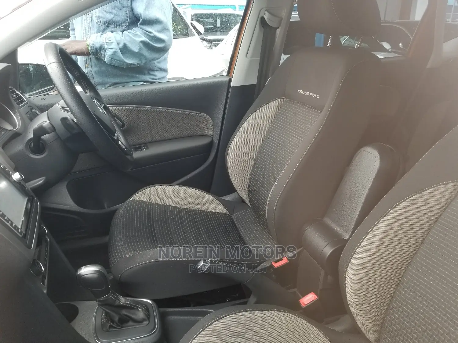 Volkswagen Polo 2015 Orange