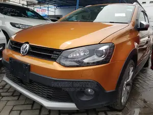 Volkswagen Polo 2015 Orange