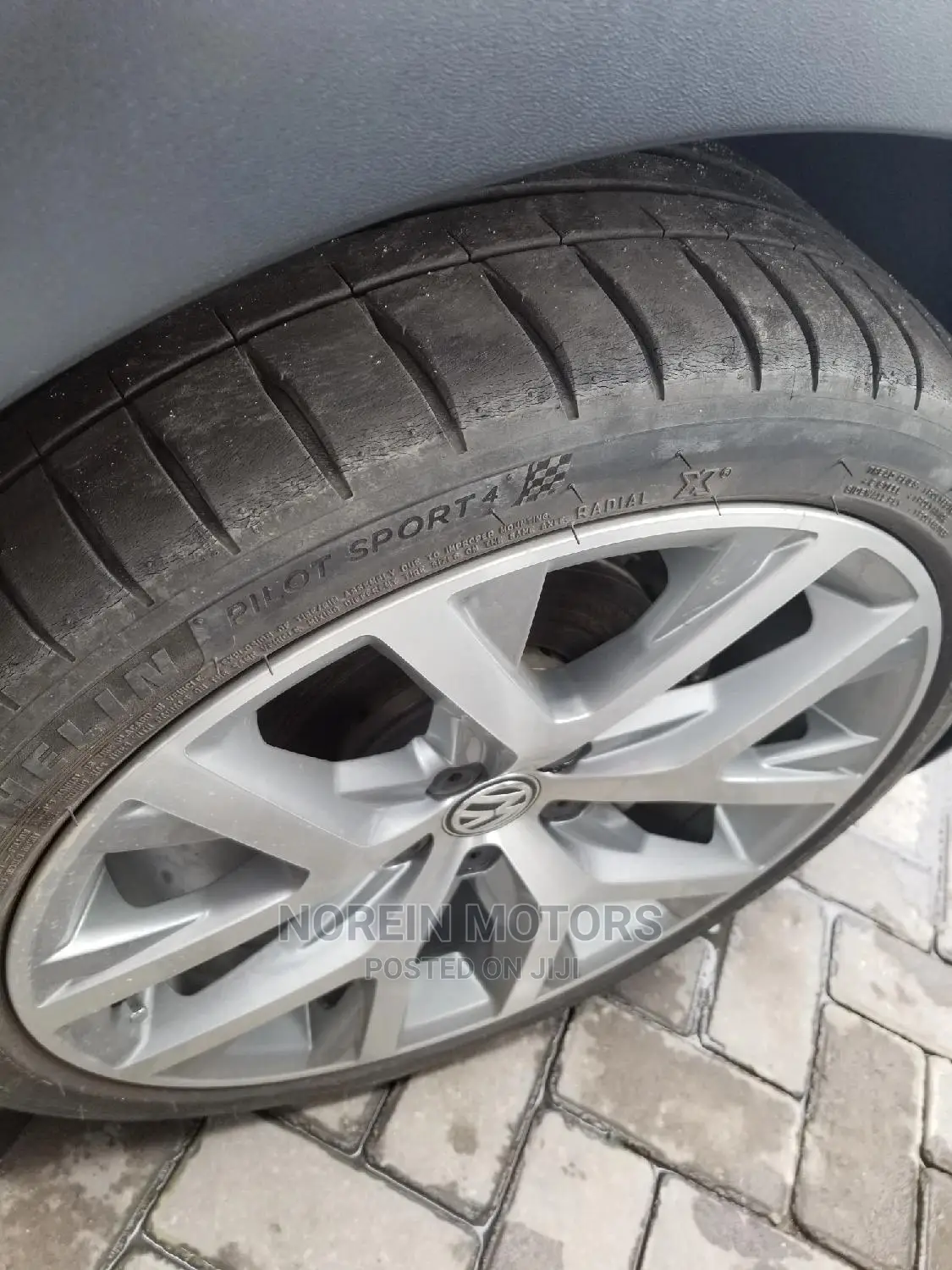 Volkswagen Polo 2015 Orange