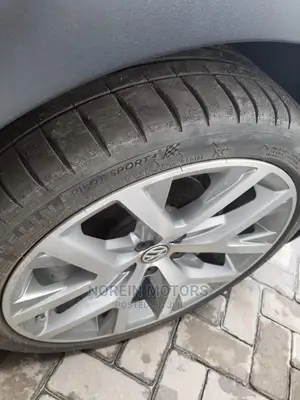 Volkswagen Polo 2015 Orange